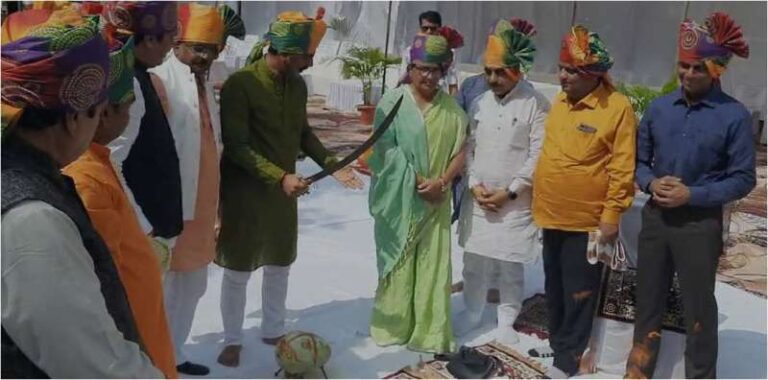 विजयादशमी पर पुलिस लाइन में भव्य शस्त्र पूजन समारोह आयोजित, जनप्रतिनिधियों और प्रशासनिक अधिकारियों कि पूजन में भागीदारी विजयादशमी पर पुलिस लाइन में भव्य शस्त्र पूजन समारोह आयोजित, जनप्रतिनिधियों और प्रशासनिक अधिकारियों कि पूजन में भागीदारी