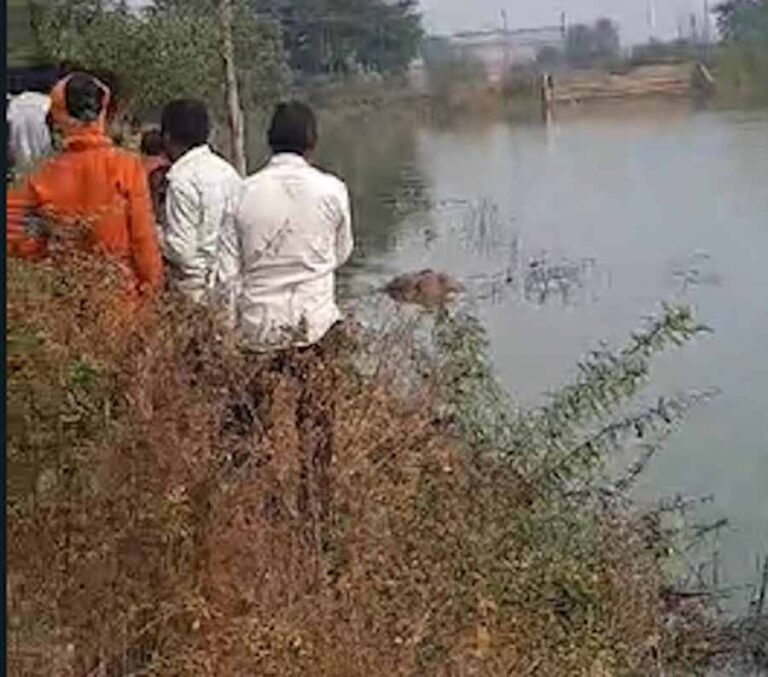 फिर मिली तालाब में तैरती युवक की लाश, जांच में जुटी पुलिस फिर मिली तालाब में तैरती युवक की लाश, जांच में जुटी पुलिस