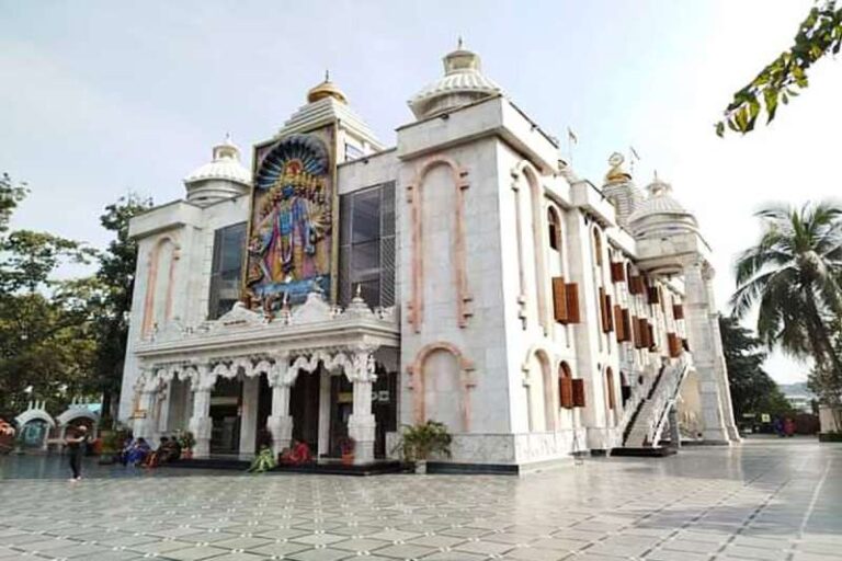 बांग्लादेश में इस्कॉन पर प्रतिबंध नहीं लगेगा, ढाका हाईकोर्ट का इनकार, विरोध प्रदर्शन जारी! बांग्लादेश में इस्कॉन पर प्रतिबंध नहीं लगेगा, ढाका हाईकोर्ट का इनकार, विरोध प्रदर्शन जारी!