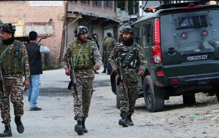 कुपवाड़ा और बांदीपोरा में दो आतंकी ढेर, ऑपरेशन जारी कुपवाड़ा और बांदीपोरा में दो आतंकी ढेर, ऑपरेशन जारी