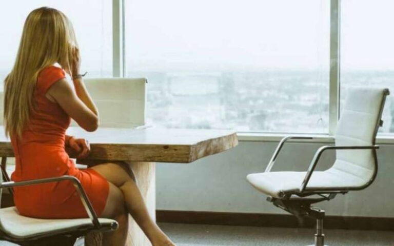 बिना सैलरी, 12 घंटे सातों दिन काम करने के लिए तैयार ये छात्रा…..जाने क्यों बिना सैलरी, 12 घंटे सातों दिन काम करने के लिए तैयार ये छात्रा…..जाने क्यों