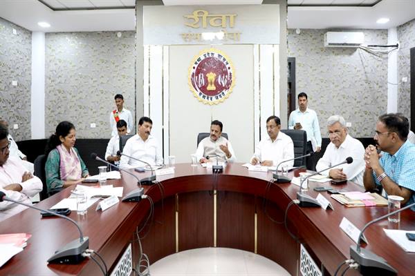 बहुती माइक्रो इरिगेशन से 30 दिनों में किसानों को पानी उपलब्ध कराएँ : उप मुख्यमंत्री शुक्ल बहुती माइक्रो इरिगेशन से 30 दिनों में किसानों को पानी उपलब्ध कराएँ : उप मुख्यमंत्री शुक्ल