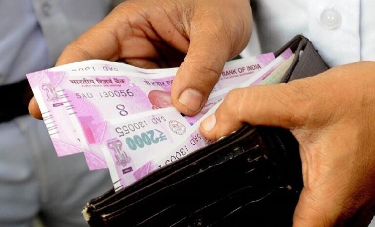 RBI का बड़ा अपडेट: 2000 ₹ के नोट बंद होने के बाद भी दबाकर बैठे हैं लोग