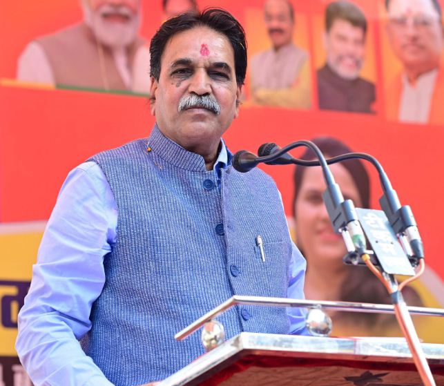 राजेश मूणत का विकास रथ रायपुरा में, सड़कों के लिए 3 करोड़ रुपए मंजूर करवाए राजेश मूणत का विकास रथ रायपुरा में, सड़कों के लिए 3 करोड़ रुपए मंजूर करवाए