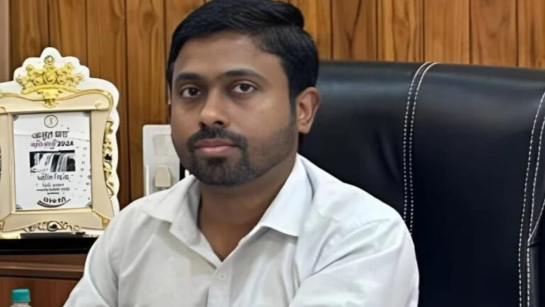 कलेक्टर डी. राहुल वेंकट ने किया आगामी नगरपालिका एवं पंचायत चुनाव 2024-25 के लिए अधिकारियों का कार्य विभाजन