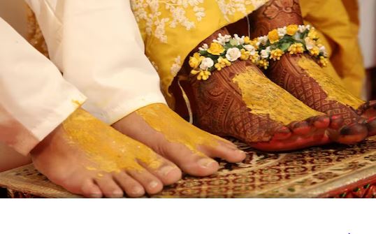 99% लोग नहीं जानते शादी में दूल्हा-दुल्हन को क्यों लगाई जाती है हल्दी और मेहंदी! 99% लोग नहीं जानते शादी में दूल्हा-दुल्हन को क्यों लगाई जाती है हल्दी और मेहंदी!