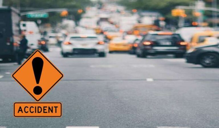 किशनगंज में ट्रक की टक्कर से बाइक सवार की मौत, स्थानीय लोगों ने ढाई घंटे तक की सड़क जाम किशनगंज में ट्रक की टक्कर से बाइक सवार की मौत, स्थानीय लोगों ने ढाई घंटे तक की सड़क जाम