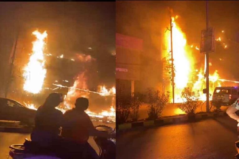 छत्तीसगढ़-रायपुर के नाकोड़ा ज्वेलर्स में लगी भीषण आग, दुकान जलकर खाक छत्तीसगढ़-रायपुर के नाकोड़ा ज्वेलर्स में लगी भीषण आग, दुकान जलकर खाक