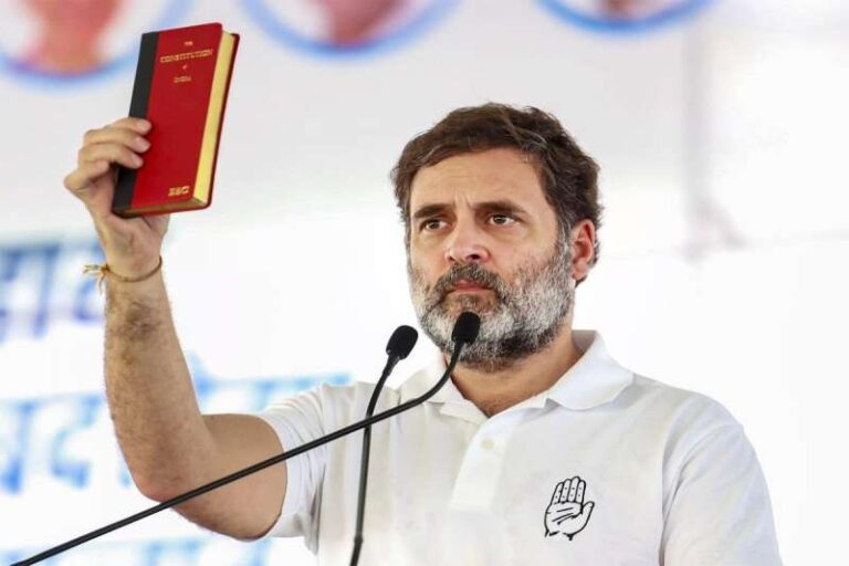झारखंड में भाजपा पर बरसे राहुल गांधी, कहा- हम संविधान बचाने के लिए लड़ रहे