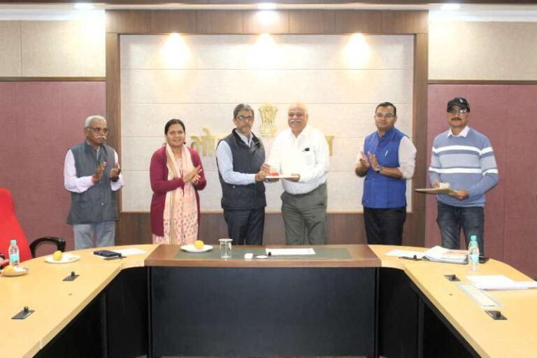 सेवानिवृत्त 36 रेल कर्मियों को दी गई भावभीनी विदाई।