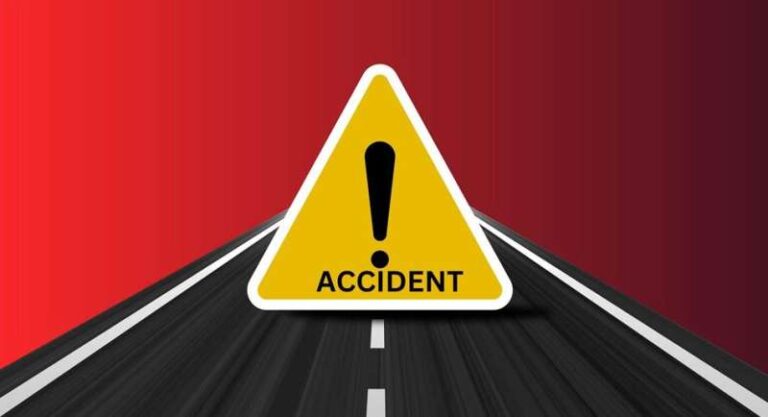 गोंदिया में दर्दनाक सड़क हादसा, यात्रियों से भरी बस पलटने से 8 की मौत गोंदिया में दर्दनाक सड़क हादसा, यात्रियों से भरी बस पलटने से 8 की मौत