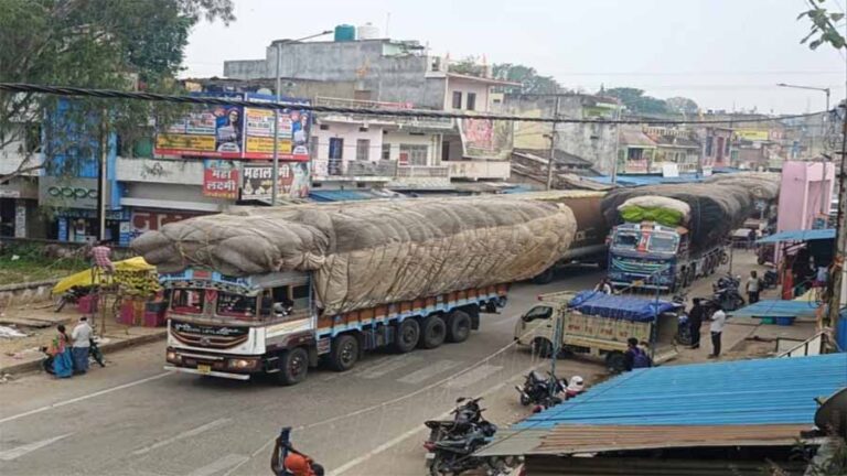 कटघोरा से अंबिकापुर तक फोरलेन में सड़क की चौड़ाई होगी दोगुनी कटघोरा से अंबिकापुर तक फोरलेन में सड़क की चौड़ाई होगी दोगुनी