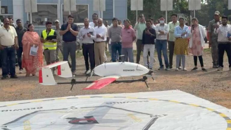 नक्सल प्रभावित क्षेत्रों में बेहतर स्वास्थ्य सेवा मुहैया कराने ड्रोन से भेजी गई दवाई नक्सल प्रभावित क्षेत्रों में बेहतर स्वास्थ्य सेवा मुहैया कराने ड्रोन से भेजी गई दवाई