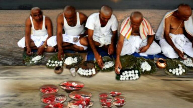 नाराज हैं पितृ तो ऐसे करें खुश, पिंडदान के बराबर मिलेगा फल, धन-संपत्ति की लग जाएगी भरमार!