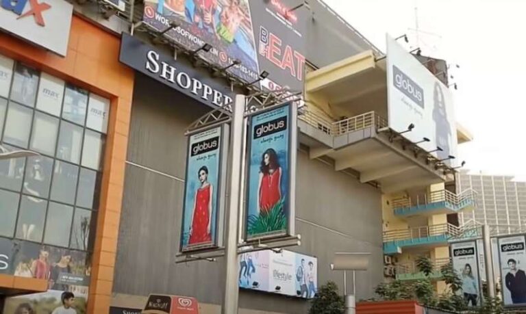 नोएडा GIP मॉल की चौथी मंजिल से कूदकर युवती ने दी जान, पुलिस जांच में जुटी