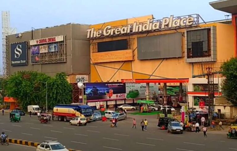 GIP मॉल में चोरी, स्टोर से लाखों रुपये का सामान गायब