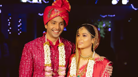 Himansh Kohli ने ‘Yaariyaan’ के बाद मंदिर में की शादी, सिंपल लुक पर किया खुलासा Himansh Kohli ने ‘Yaariyaan’ के बाद मंदिर में की शादी, सिंपल लुक पर किया खुलासा