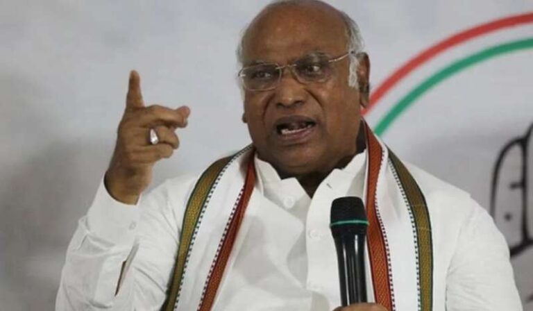  सीएम योगी के बयान पर खडग़े का पलटवार