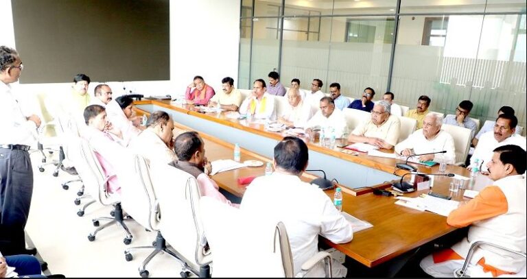 मंत्रियों और अधिकारियों से केंद्रीय योजनाओं का हिसाब लेंगे डॉ. मोहन