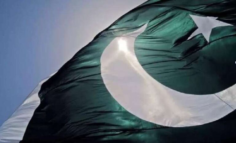 पाकिस्तान में अहमदिया मस्जिद पर हमला, कट्टरपंथियों ने तोड़ीं मीनारें पाकिस्तान में अहमदिया मस्जिद पर हमला, कट्टरपंथियों ने तोड़ीं मीनारें