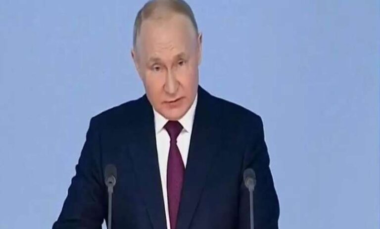 यूक्रेन पर मिसाइल दागने के अगले दिन मिलिट्री प्रमुखों से मिल पुतिन ने दिया ऑर्डर यूक्रेन पर मिसाइल दागने के अगले दिन मिलिट्री प्रमुखों से मिल पुतिन ने दिया ऑर्डर