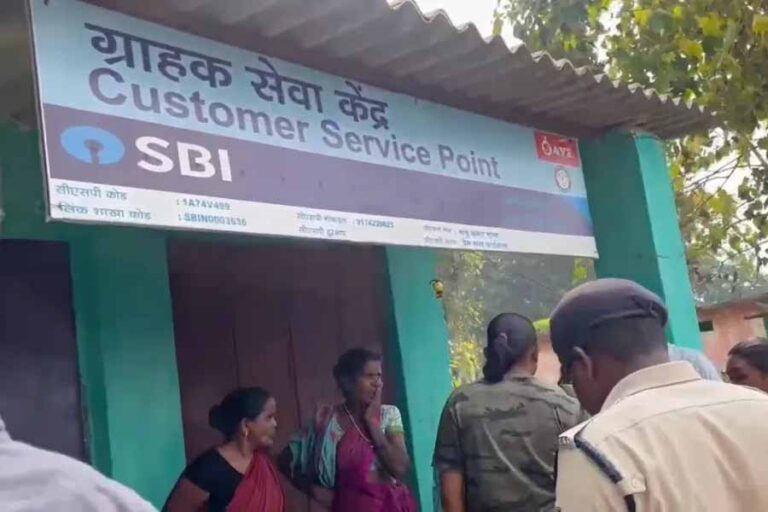SBI ग्राहक सेवा केंद्र पर दिनदहाड़े 2 बाइक सवारों ने संचालक की  ‘दादी’ को मारी गोली