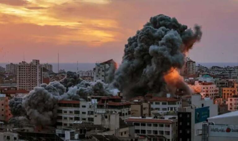 गाजा पर इजरायल का कहर, 40 लोगों की मौत, बाइडन ने दिए युद्धविराम के संकेत गाजा पर इजरायल का कहर, 40 लोगों की मौत, बाइडन ने दिए युद्धविराम के संकेत