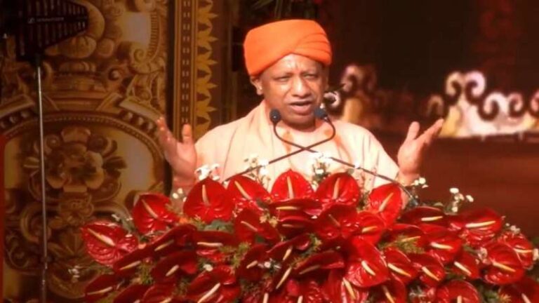 महाराष्ट्र चुनावी रैली में सीएम योगी ने महाविकास आघाडी को ‘महा अनाड़ी’ बताया