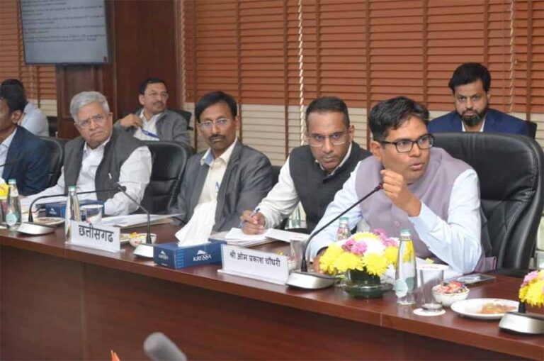 जीएसटी परिषद की बैठक में शामिल हुए छत्तीसगढ़ के वित्त मंत्री ओपी चौधरी और वित्त सचिव मुकेश बंसल