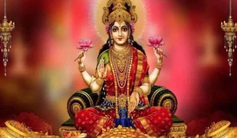 खरमास में इस दिन करें माता लक्ष्मी की पूजा, परेशानियां होंगी दूर, घर में होगी पैसों की बारिश