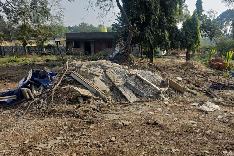 कुख्यात अपराधी रंजन गर्ग के खिलाफ़ शासकीय भूमि मे अतिक्रमण पर प्रशासन की ताबड़तोड़ कार्रवाई कुख्यात अपराधी रंजन गर्ग के खिलाफ़ शासकीय भूमि मे अतिक्रमण पर प्रशासन की ताबड़तोड़ कार्रवाई
