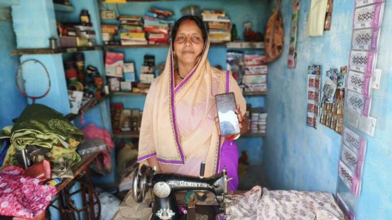 महतारी वंदन योजना से लाभार्थी कंचन और रेखा सशक्त भविष्य की ओर बढ़ा रही कदम