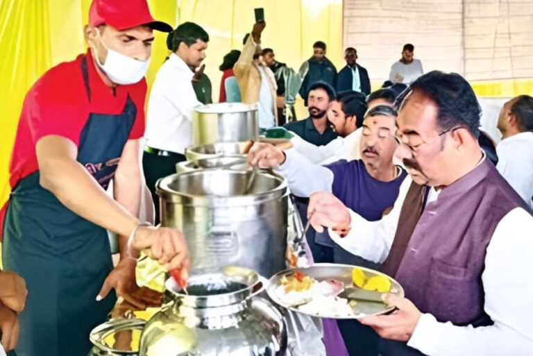 5 रुपये में पौष्टिक भोजन की योजना शुरू, श्रमिकों के लिए राहत 5 रुपये में पौष्टिक भोजन की योजना शुरू, श्रमिकों के लिए राहत