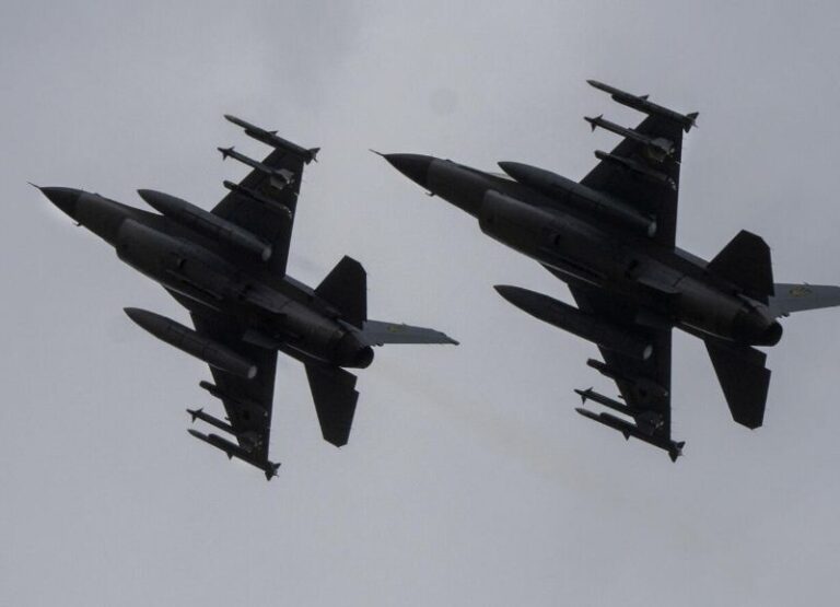 रूस ने यूक्रेन के एक एफ-16 लड़ाकू विमान को मार गिराया रूस ने यूक्रेन के एक एफ-16 लड़ाकू विमान को मार गिराया