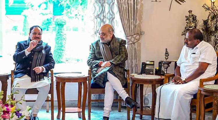 एनडीए की बैठक से निकला मंत्र, देशवासियों को बताना कांग्रेस ने किस तरह किया आंबेडकर का अपमान एनडीए की बैठक से निकला मंत्र, देशवासियों को बताना कांग्रेस ने किस तरह किया आंबेडकर का अपमान