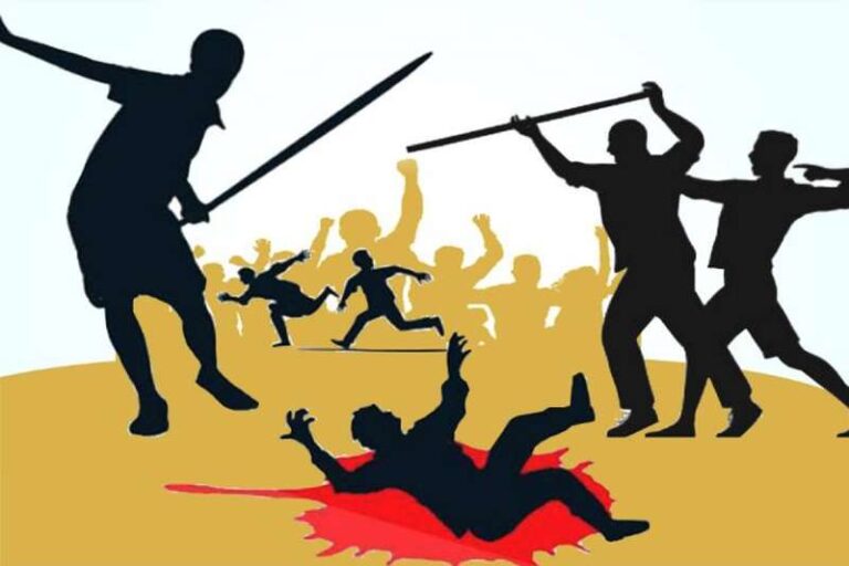 3 बोरी धान चोरी के आरोप में युवक की पीट-पीटकर हत्या, 12 लोग गिरफ्तार 3 बोरी धान चोरी के आरोप में युवक की पीट-पीटकर हत्या, 12 लोग गिरफ्तार