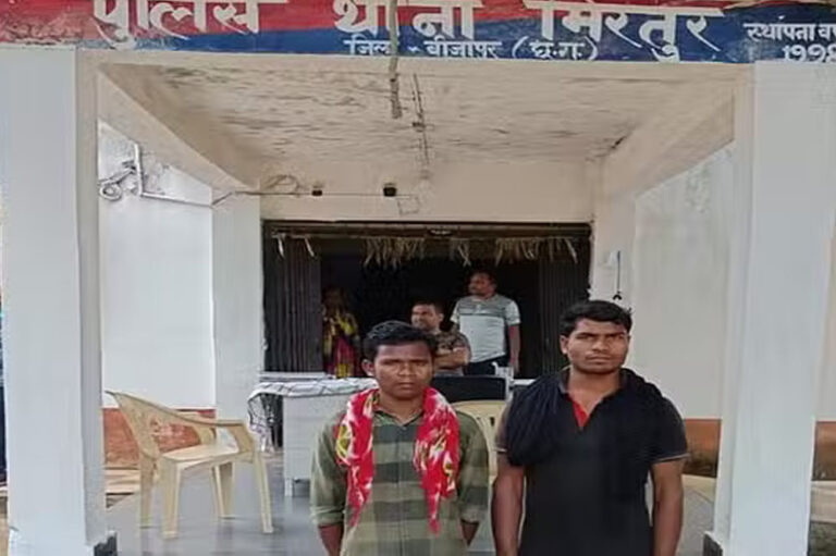 बीजापुर पुलिस ने 10 हजार के इनामी कमांडर सहित तीन नक्सलियों को किया गिरफ्तार