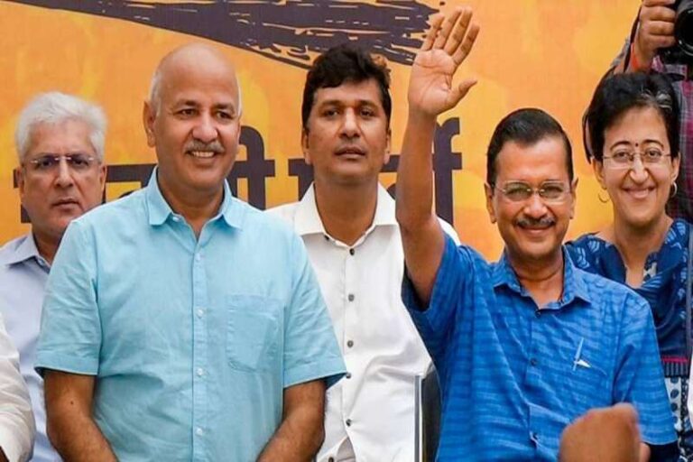 दिल्ली में विधानसभा चुनाव: क्या केजरीवाल के बड़े-बड़े वादों ने बढ़ाई भाजपा की चिंता? दिल्ली में विधानसभा चुनाव: क्या केजरीवाल के बड़े-बड़े वादों ने बढ़ाई भाजपा की चिंता?