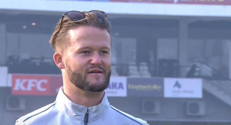 BBL: बेन डॉकेट ने लगाए बैक-टू-बैक 6 चौके, 29 गेंदों में बनाए 68 रन