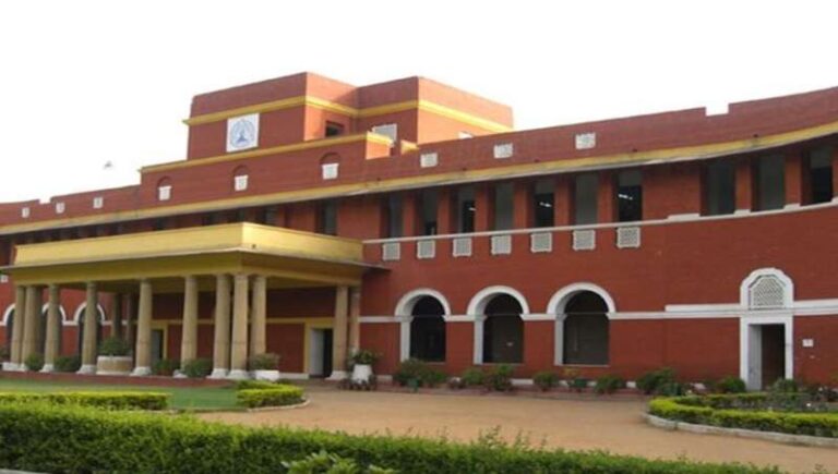 दिल्ली के मॉडर्न, कैम्ब्रिज और सलवान पब्लिक स्कूलों को मिली बम से उड़ाने की धमकी दिल्ली के मॉडर्न, कैम्ब्रिज और सलवान पब्लिक स्कूलों को मिली बम से उड़ाने की धमकी