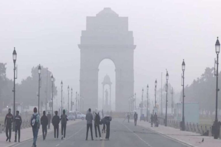 दिल्ली में सर्दी का कहर: इस सीजन की सबसे ठंडी सुबह, न्यूनतम तापमान 8.5 डिग्री