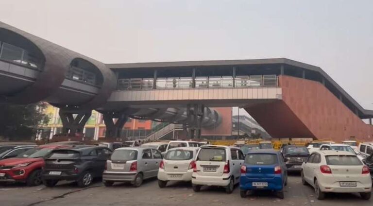 दिल्ली-NCR में प्रदूषण कम करने के लिए पार्किंग शुल्क में वृद्धि, 19 दिसंबर को होगा निर्णय दिल्ली-NCR में प्रदूषण कम करने के लिए पार्किंग शुल्क में वृद्धि, 19 दिसंबर को होगा निर्णय