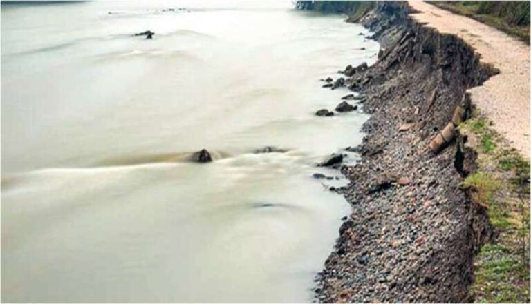 बिहार में कोसी नदी में कटाव,  2 एकड़ जमीन जलमग्न