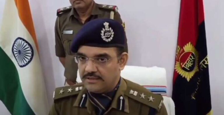 वैशाली जिले में पुलिस और STF की संयुक्त कार्रवाई, छोटे सरकार हत्याकांड के आरोपी गिरफ्तार वैशाली जिले में पुलिस और STF की संयुक्त कार्रवाई, छोटे सरकार हत्याकांड के आरोपी गिरफ्तार