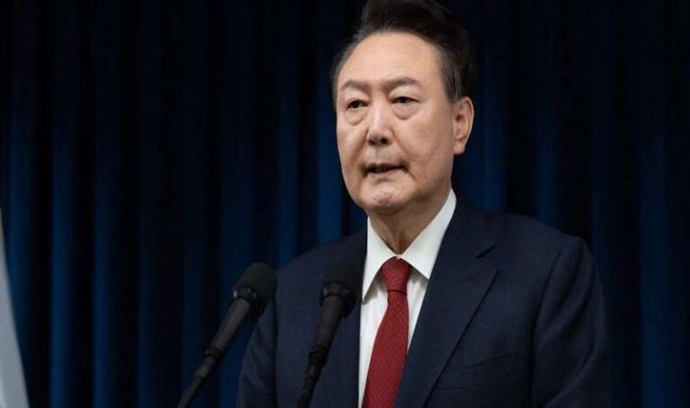 राष्ट्रपति यूं सुक योल की मुश्किलें बढ़ी, पुलिस ने राष्ट्रपति कार्यालय पर मारा छापा राष्ट्रपति यूं सुक योल की मुश्किलें बढ़ी, पुलिस ने राष्ट्रपति कार्यालय पर मारा छापा