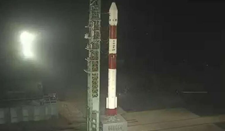 SpaDeX मिशन: इसरो ने PSLV-C60 लॉन्च कर रचा इतिहास, भारत बना चौथा देश SpaDeX मिशन: इसरो ने PSLV-C60 लॉन्च कर रचा इतिहास, भारत बना चौथा देश