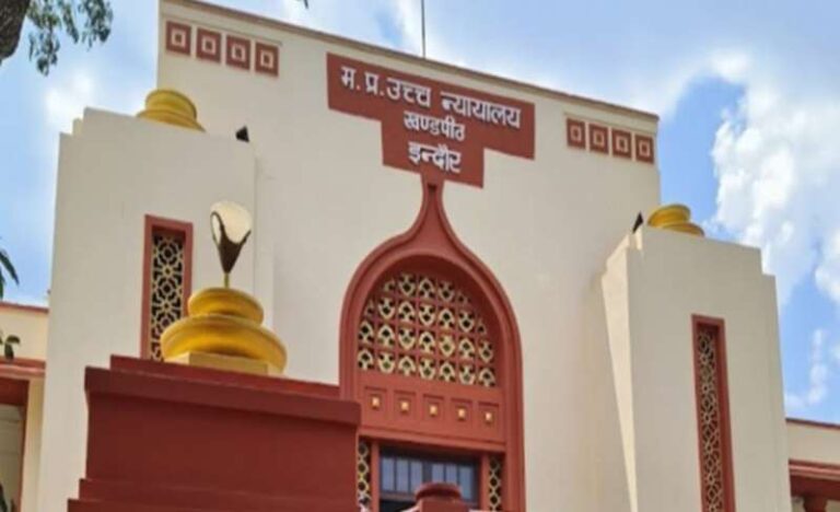 12 साल से ज्यादा पुरानी स्कूल बसों पर बैन, ऑटो रिक्शा में बैठ सकेंगे ड्राइवर सहित केवल 4 लोग 12 साल से ज्यादा पुरानी स्कूल बसों पर बैन, ऑटो रिक्शा में बैठ सकेंगे ड्राइवर सहित केवल 4 लोग