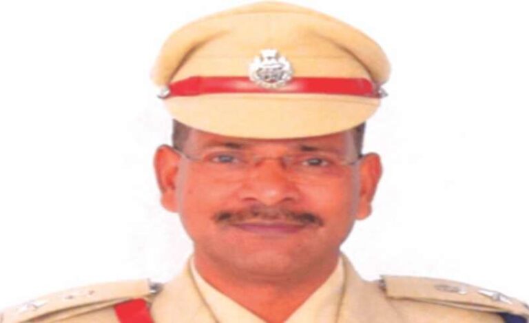 रायपुर के नए एसपी बने आईपीएस लाल उम्मेद सिंह, संतोष सिंह को मुख्यालय में भेजा गया रायपुर के नए एसपी बने आईपीएस लाल उम्मेद सिंह, संतोष सिंह को मुख्यालय में भेजा गया