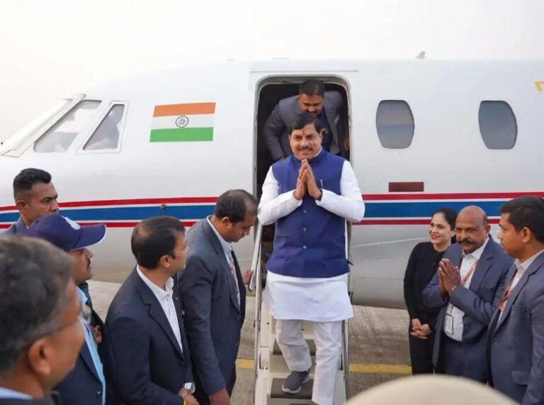 मोहन सरकार ने हवाई यात्रा पर खर्च किए 32.85 करोड़ मोहन सरकार ने हवाई यात्रा पर खर्च किए 32.85 करोड़