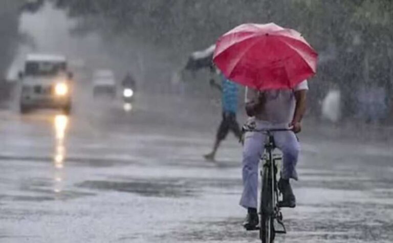 रांची में झमाझम बारिश से हुई दिन की शुरुआत, ठंड बढ़ी, कनकनी का आलम